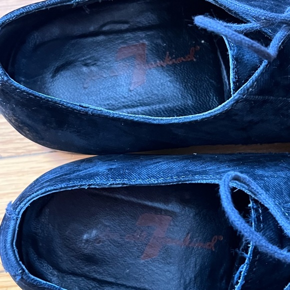 Black velvet shoes. Very casual and dressy same time - Picture 3 of 3